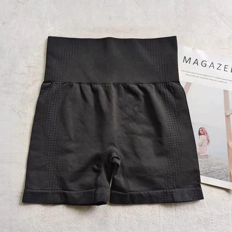 شورتک گنی زنانه وارداتی با کمر ۱۰ سانتی، طراحی ساده بدون چین پشت، مناسب سایز ۳۶ تا ۴۴