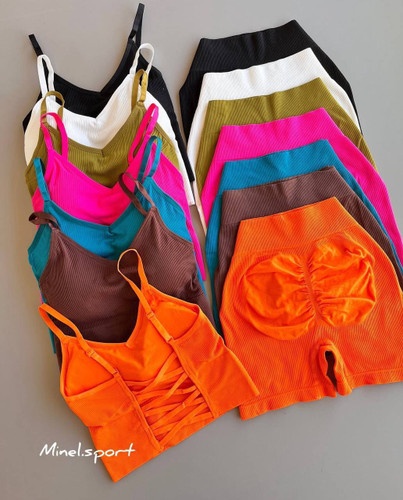 ست ورزشی زنانه پایه بلند گنی کبریتی وارداتی با شلوارک پشت چین و نیمتنه کاپ متحرک