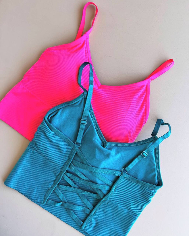 ست ورزشی زنانه پایه بلند گنی کبریتی وارداتی با شلوارک پشت چین و نیمتنه کاپ متحرک