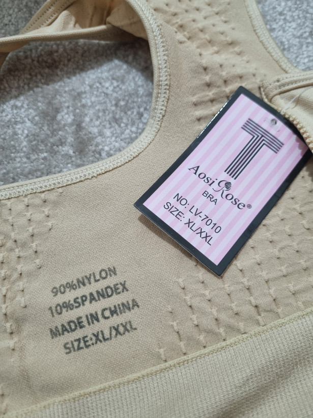 نیمتنه ورزشی زنانه جلو زیپدار با کاپ متحرک در سایزبندی M تا XXL و رنگهای صورتی، کرم، آبی، طوسی، بنفش