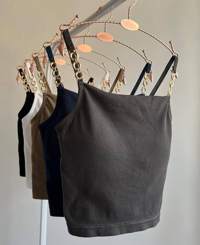 کراپ کبریتی کاپدار زنجیری زنانه با بند زنجیری در رنگهای سفید، سورمهای، زیتونی تیره و نسکافهای