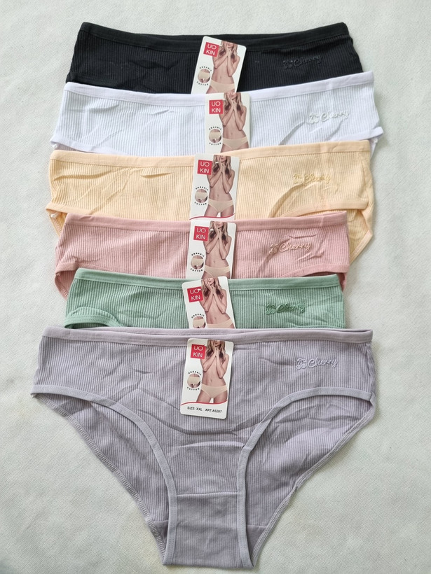 شورت کبریتی مدل Cherry از برند Uokin با طراحی خاص و رنگبندی متنوع در سایز لارج و ایکس لارج