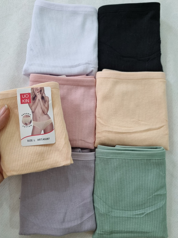 شورت کبریتی مدل Cherry از برند Uokin با طراحی خاص و رنگبندی متنوع در سایز لارج و ایکس لارج