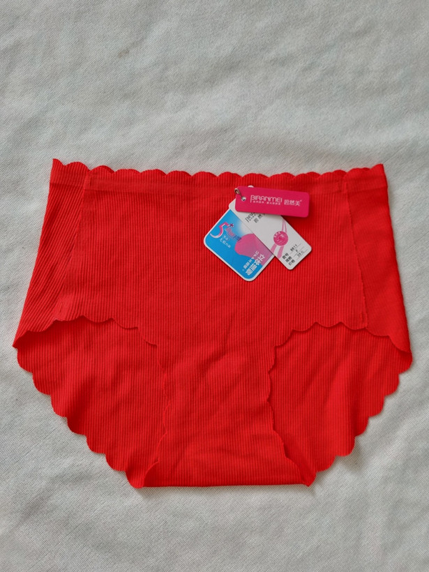 شورت کبریتی لیزری فاق نخی وارداتی در رنگ قرمز، فری سایز با کشسانی بالا