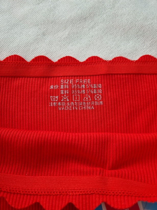 شورت کبریتی لیزری فاق نخی وارداتی در رنگ قرمز، فری سایز با کشسانی بالا