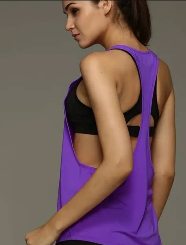 کاور ورزشی زنانه سفید مناسب باشگاه با طراحی آزاد و پوشش بغل پهلو، مناسب سایز ۳۶ تا ۴۰